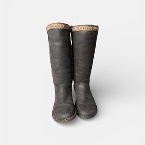 UGG authentic charcoal gray Shearling-Lined Boots size 9 super comfy